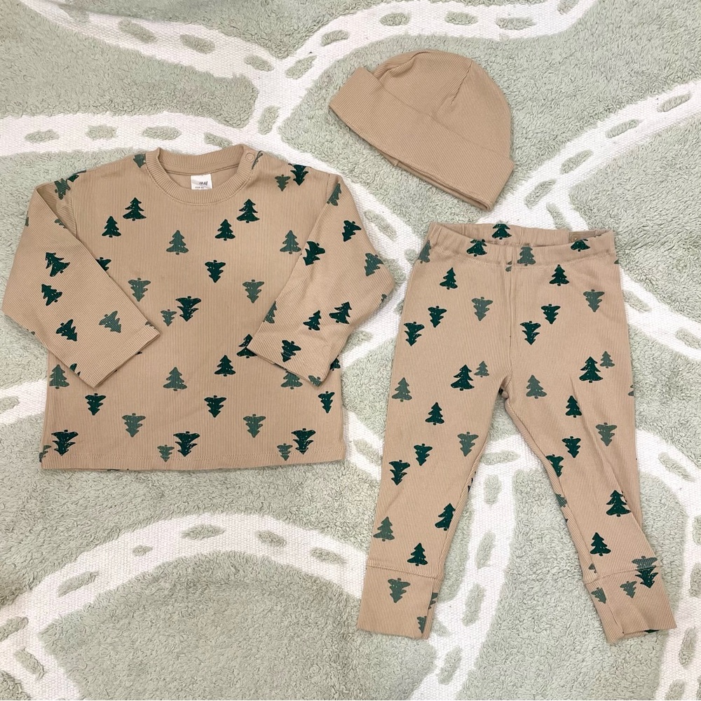 H&M Baby Pine Tree Print Ribbed Shirt, Pants + Beanie Set in Beige/Green - 18M